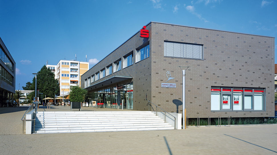 Hemmingen: Geschäftshaus mit Aufzug und Tiefgarage für das Regionale Immobilien-Büro Hannover GmbH (RIB)